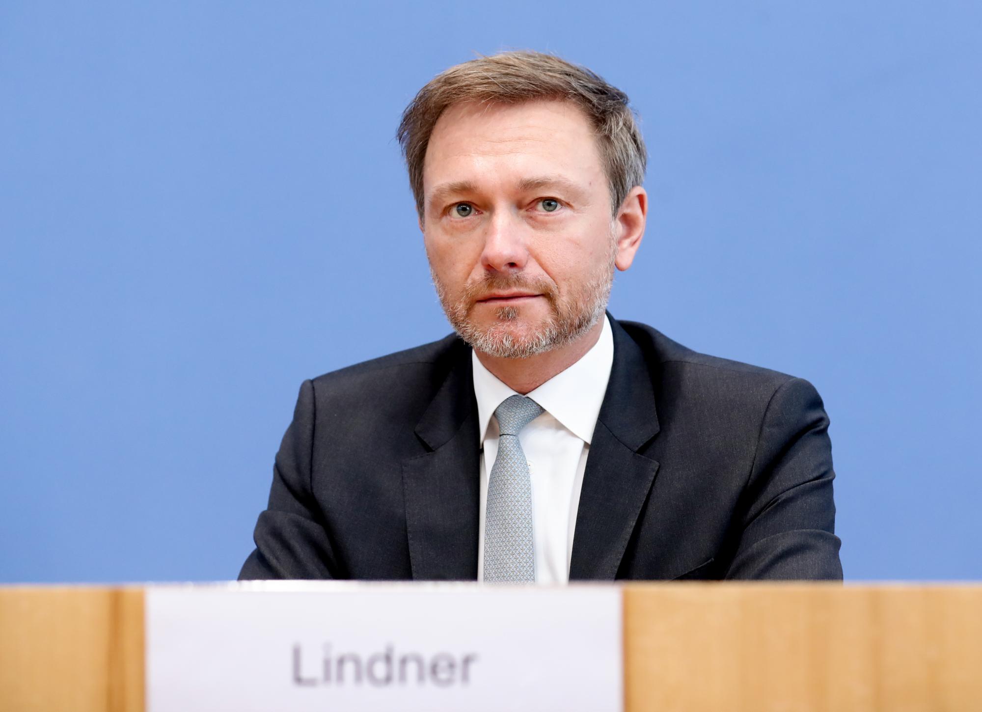 Scholz against all: Why Germany to hold early elections and what Ukraine should expect